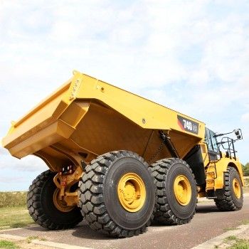 Новый шарнирно-сочлененный самосвал - Cat 740 GC