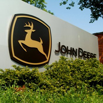 Выпуск новых компактных погрузчиков 244L и 324L от компании John Deere