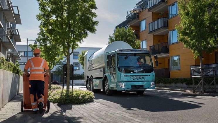 Volvo Trucks начинает продажи электромобилей для городского транспорта 