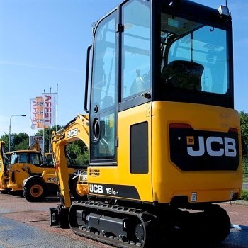 Первый электрический мини-экскаватор от JCB