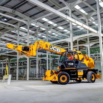 Новый вращающийся телескопический погрузчик компании JCB