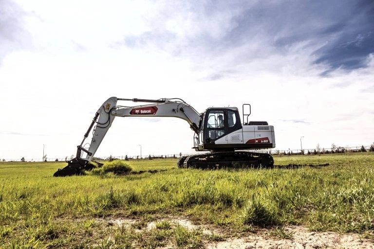 bobcat-e165-digging-81a0204-20h4-fc-768x512.jpg