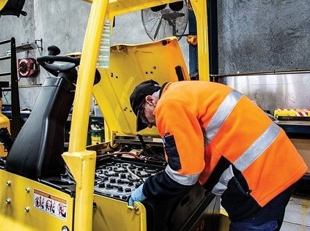 forklift-battery-cleaning.jpg