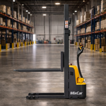 Xilin CDD15R-EN — самоходный сопровождаемый штабелер, 3,5 м